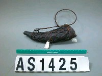 藏品(牛角酒容器)的圖片